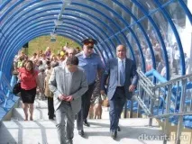 його