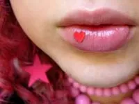 Статті Емо стиль Вирішальна роль в емо стилі - все емо живуть, спілкуються в емо форумі і викладають стиль