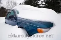 Чи варто вмикати перед запуском двигуна фари автомобіля, Експлуатація акумуляторів вмикати
