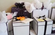 Весільні подарунки у різних куточках світу подарунки