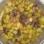 Тушковане м’ясо з картоплею тушковане