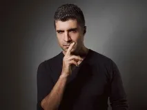 Турецький актор Озджан Деніз деніз