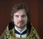 Помер син може