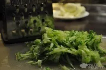 Рецепт Листковий салат Улюблений, З копченою куркою,чорносливом та грибами листковий