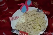 Рецепт Не солодкий млинцевий торт на 8 березня, з начинкою з курячої грудки, цибулі та сметани млинцевий