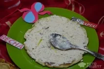 Рецепт Не солодкий млинцевий торт на 8 березня, з начинкою з курячої грудки, цибулі та сметани солодкий