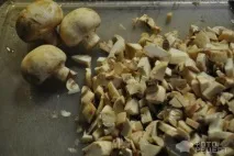 Рецепт Листковий салат Улюблений, З копченою куркою,чорносливом та грибами рецепт