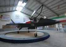 Iranul arată testele noului avion de luptă, portalul de știri sociale