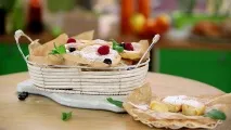 Яблучні пончики у пивному клярі пончики