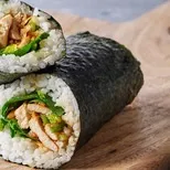 Роли з куркою та цибулею-пореєм Kikkoman Україна цибулею-пореєм