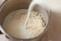 Рисова каша на молоці кашу