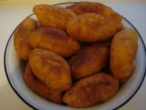 Як приготувати пиріжки з ліверною ковбасою? пиріжки