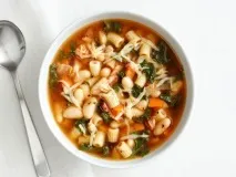 Як варити квасоляний суп з куркою та овочами. варити