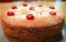 Шарлотка з вишнями продукти