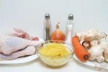 Куряче грибний бульйон з вермішеллю. грибний