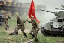 Брехливі символи Перемоги георгіївська стрічка, червоно-зелені «квіти» та «лінія Сталіна» георгіївська