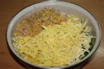 Як приготувати оладки з курячого філе з сиром? сиром