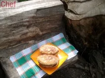 Тістечка з начинкою з ліверної ковбаси та цибулі тістечка