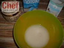 Тістечка з начинкою з ліверної ковбаси та цибулі ліверної