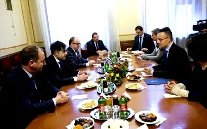 колишніх внутрішньому