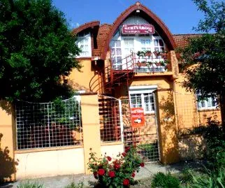 гости kertváros