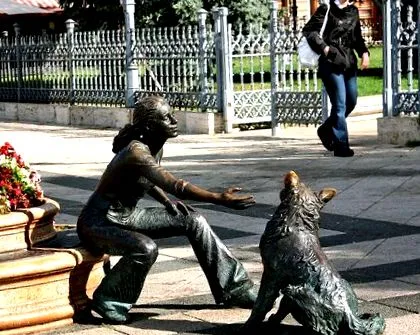 настоява настоява