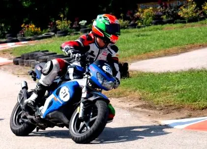 scuter motorizat