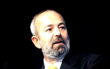 demisionează