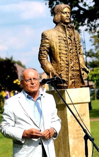 secretarului soțul