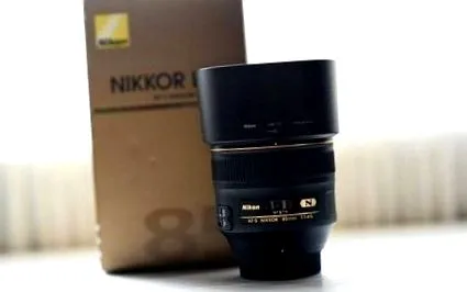 купува nikon