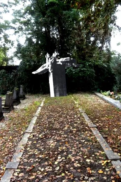 кордоном