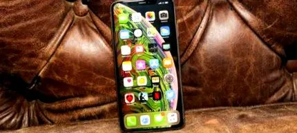 iphone продаються