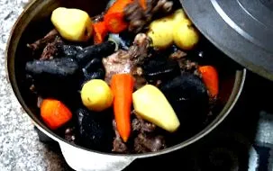 mănâncă