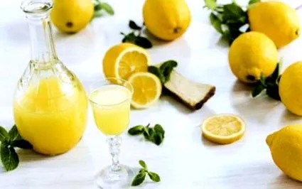 лимонних кубиками льоду