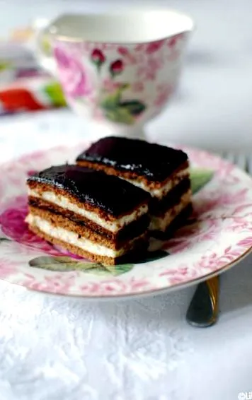 крем лилави