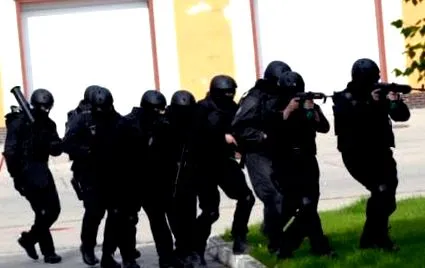 млада жена командосите