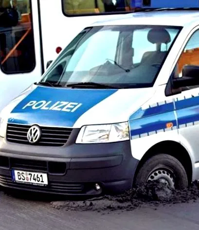 urmărea urmărea
