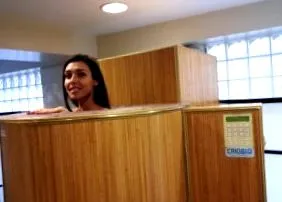 помага