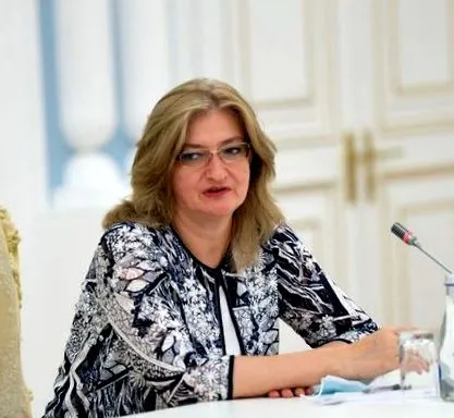 emberekre