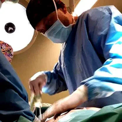 mellimplantátum anatómiai implantátum