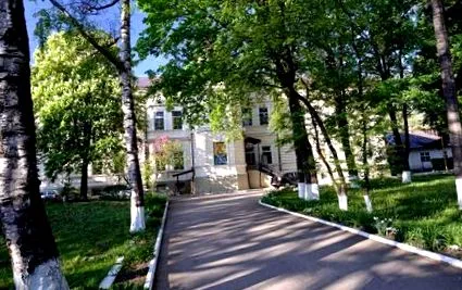 болница