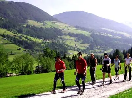 astfel încât walking