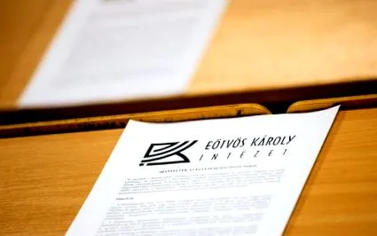 политика университетската