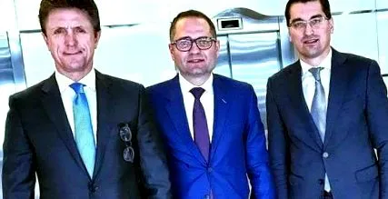 докато обясняваше