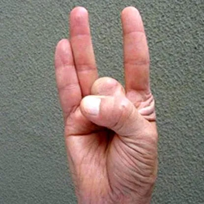 како