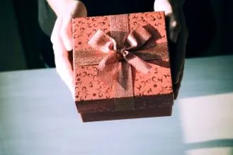подарунки дарувати