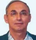 műlencsével