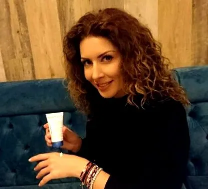 amelynek vége