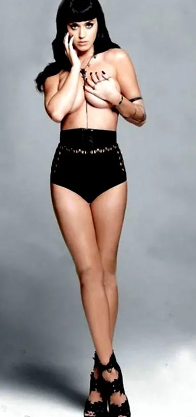 pózolt topless-t