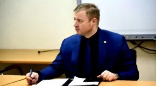 закохався